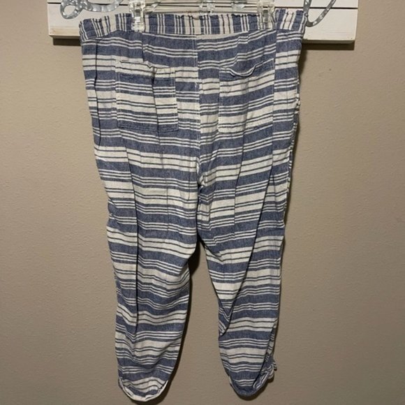 Old Navy - linen blend blue / white stripe Capri pants - Picture 2 of 6
